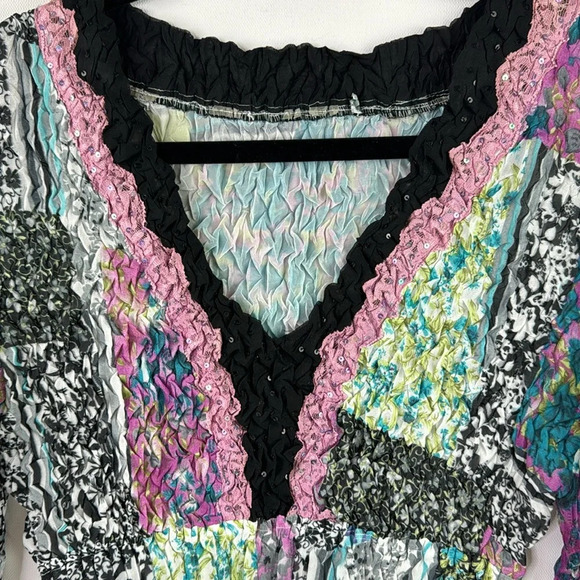 Beautiful Purple Crinkle ¾ Length Sleeve Patchwork V-neck Top - Picture 2 of 10